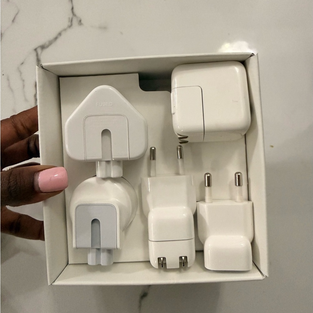 Apple World Travel Adapter Kit - White - Picture 4 of 4